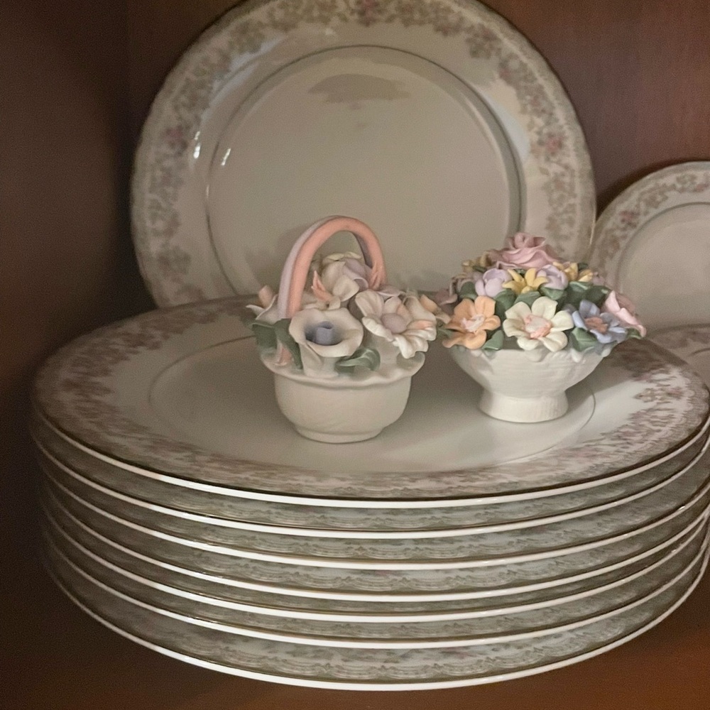 Antique Noritake fine bone China. EUC! 8 person place setting. - Picture 12 of 12